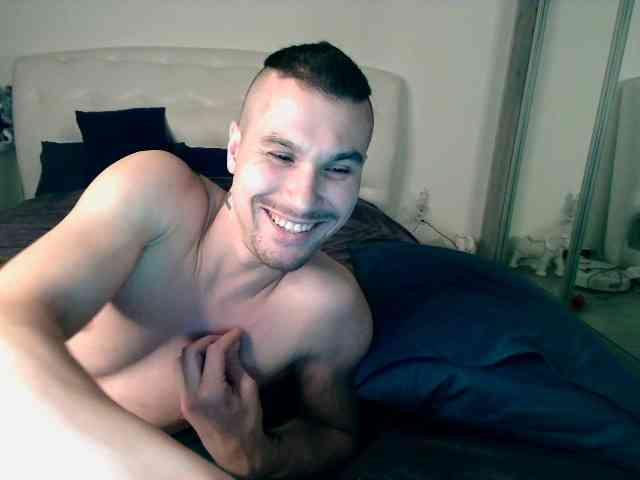 0-CRAZYCUPLE-0 webcam