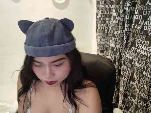 Meomi25 webcam