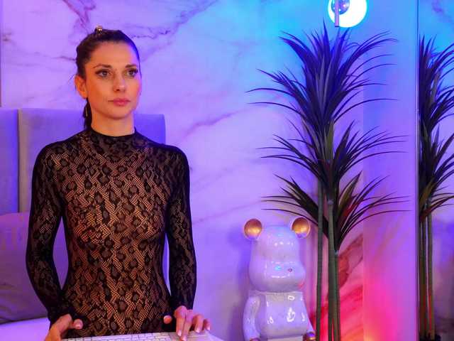 EllyLynn's BongaCams show and profile