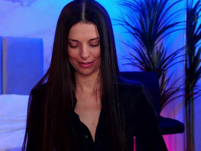 EllyLynn's BongaCams show and profile