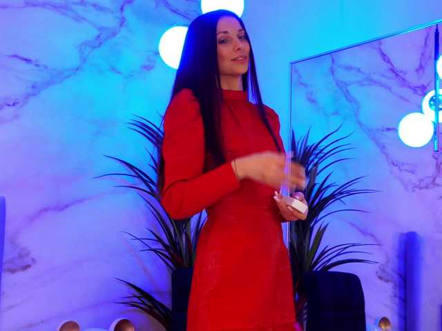 EllyLynn's BongaCams show and profile