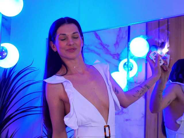 EllyLynn's BongaCams show and profile