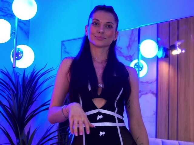 EllyLynn's BongaCams show and profile