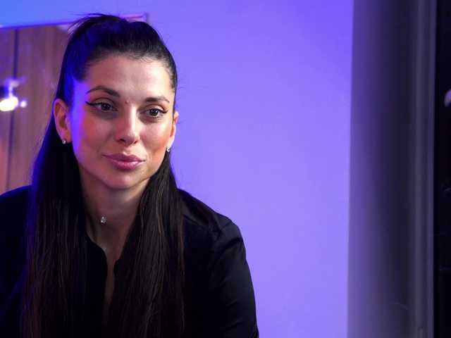 EllyLynn's BongaCams show and profile