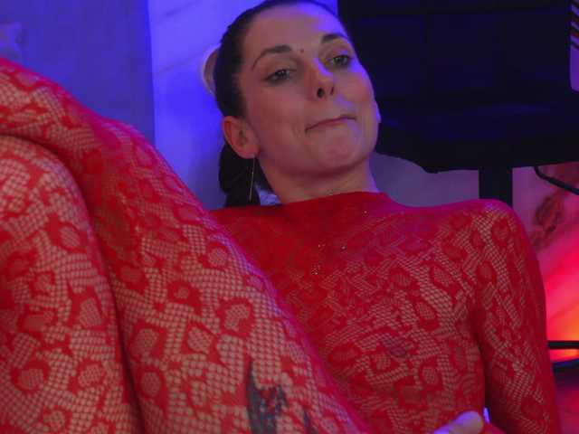 EllyLynn's BongaCams show and profile