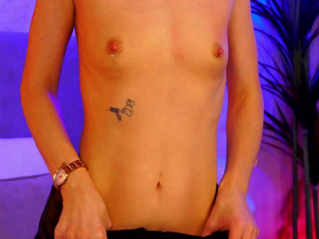 EllyLynn's BongaCams show and profile