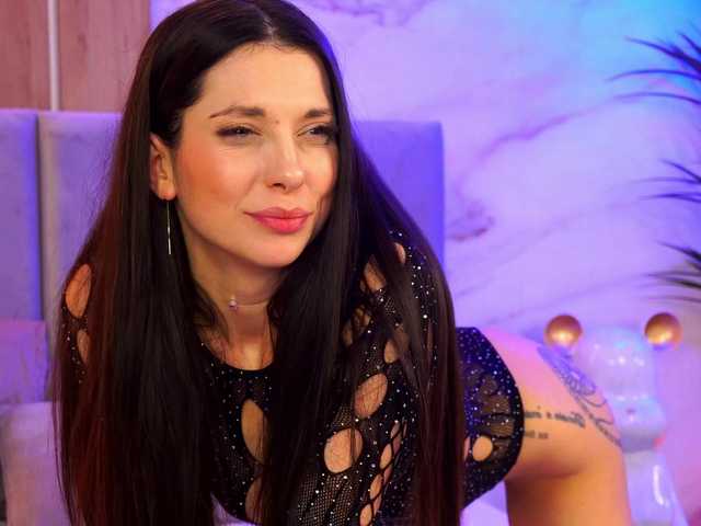 EllyLynn's BongaCams show and profile