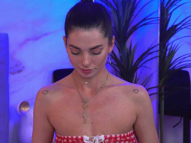 EllyLynn's BongaCams show and profile