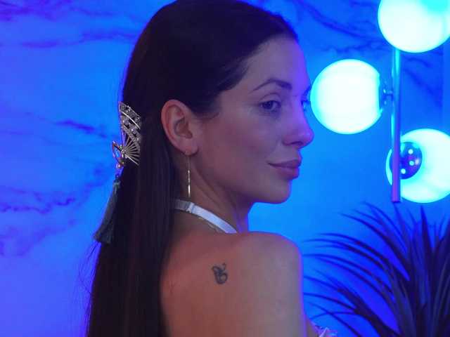 EllyLynn's BongaCams show and profile