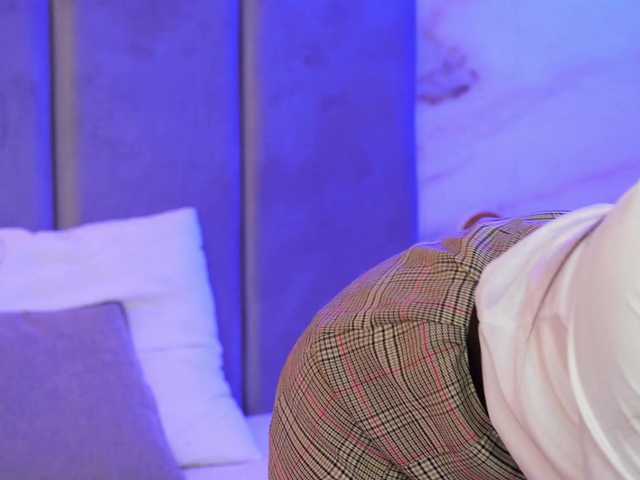 EllyLynn's BongaCams show and profile