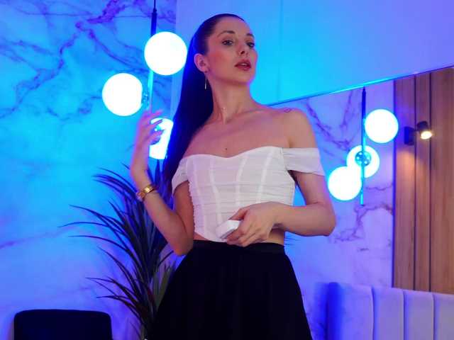 EllyLynn's BongaCams show and profile