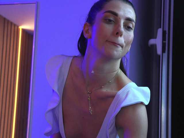 EllyLynn's BongaCams show and profile