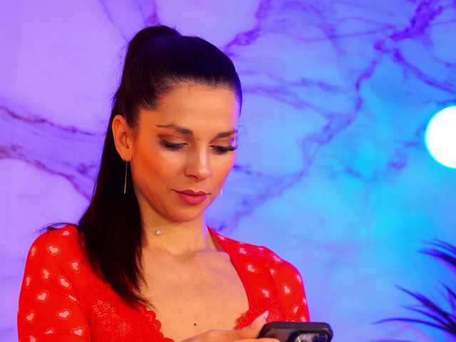 EllyLynn's BongaCams show and profile