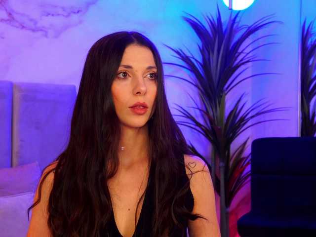 EllyLynn's BongaCams show and profile