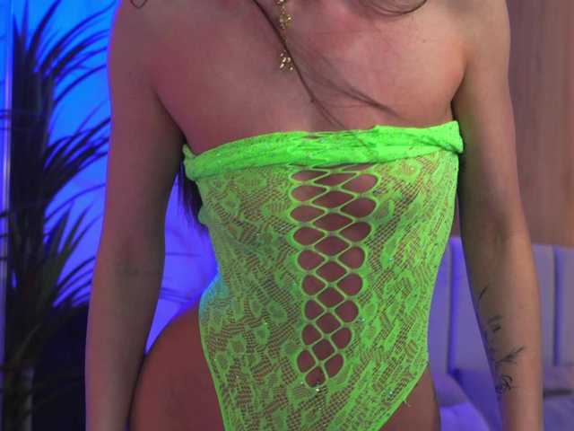 EllyLynn's BongaCams show and profile