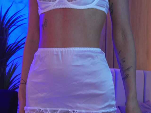 EllyLynn's BongaCams show and profile