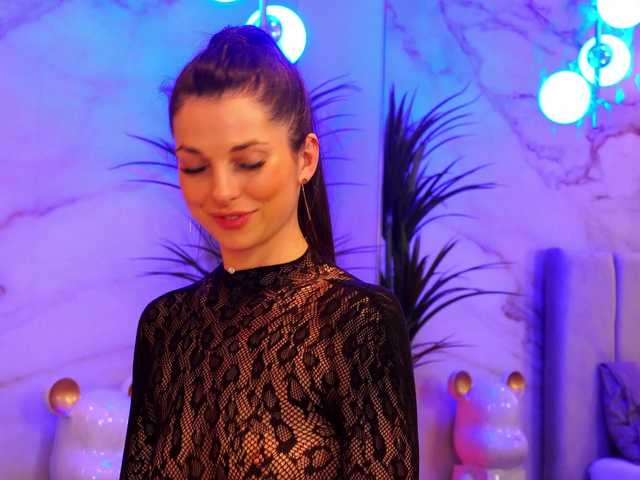 EllyLynn's BongaCams show and profile