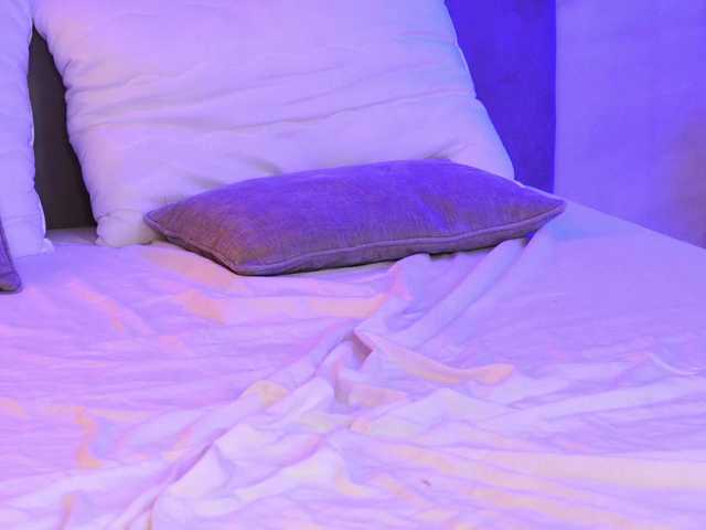 EllyLynn's BongaCams show and profile