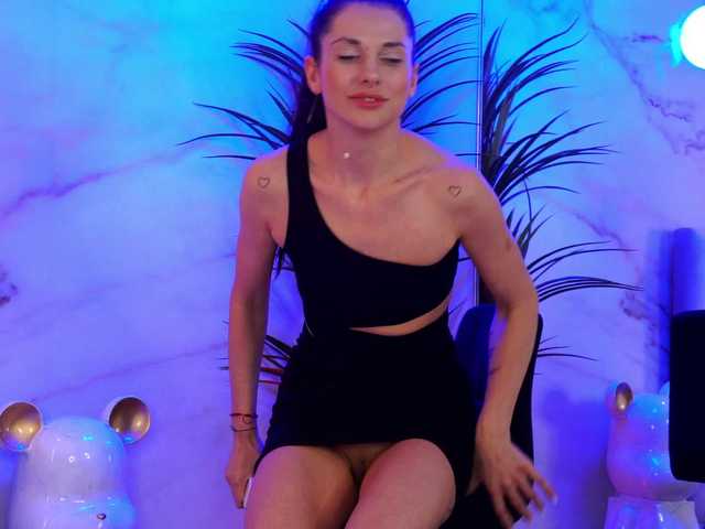 EllyLynn's BongaCams show and profile