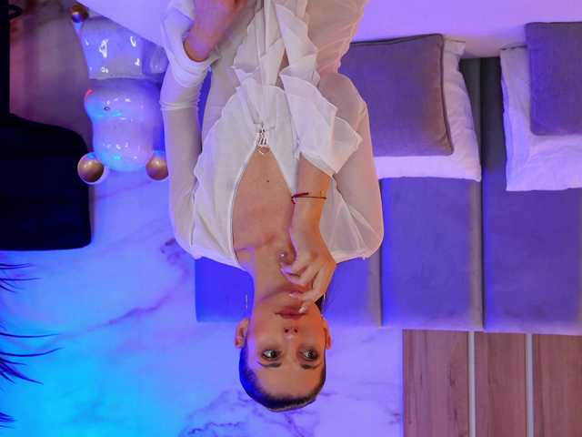 EllyLynn's BongaCams show and profile