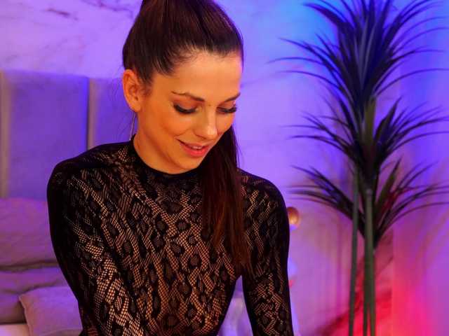 EllyLynn's BongaCams show and profile