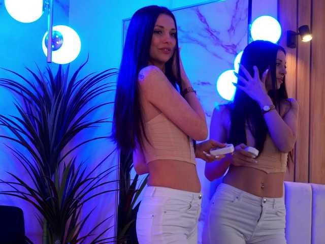 EllyLynn's BongaCams show and profile