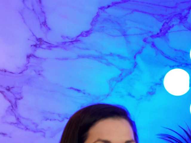 EllyLynn's BongaCams show and profile