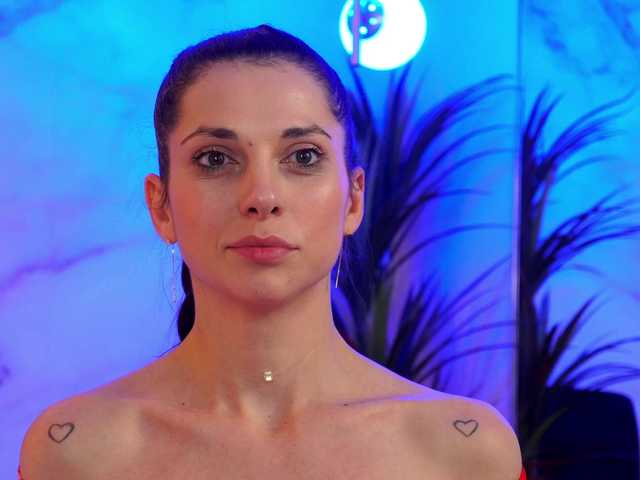 EllyLynn's BongaCams show and profile