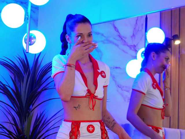 EllyLynn's BongaCams show and profile