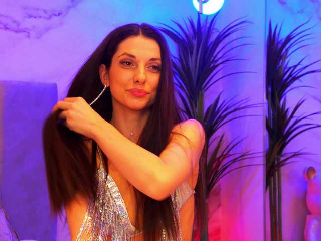 EllyLynn's BongaCams show and profile