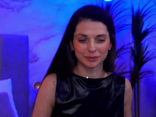 EllyLynn's BongaCams show and profile