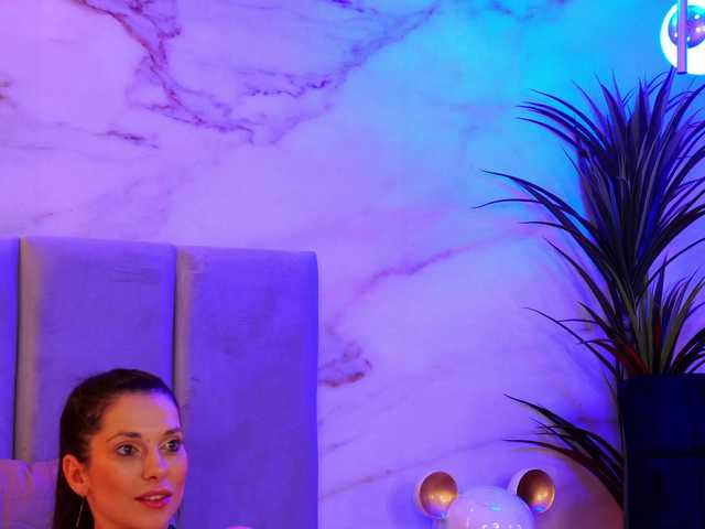 EllyLynn's BongaCams show and profile