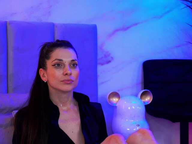 EllyLynn's BongaCams show and profile