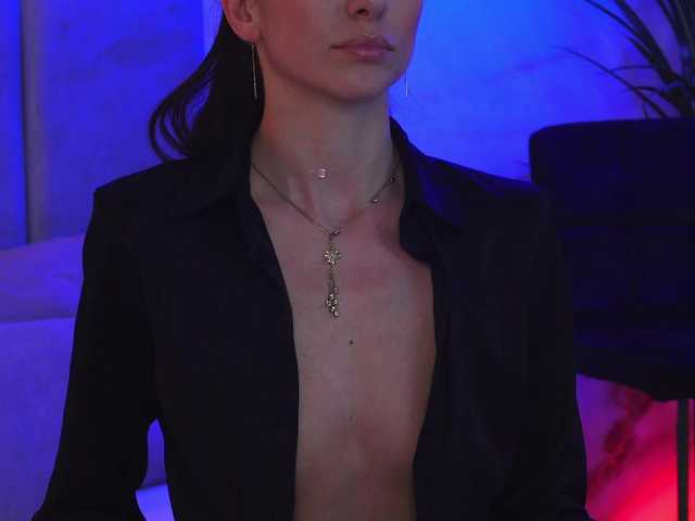 EllyLynn's BongaCams show and profile