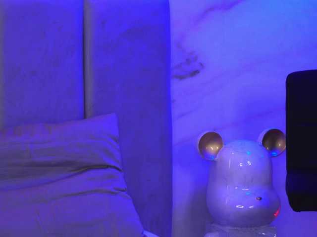 EllyLynn's BongaCams show and profile