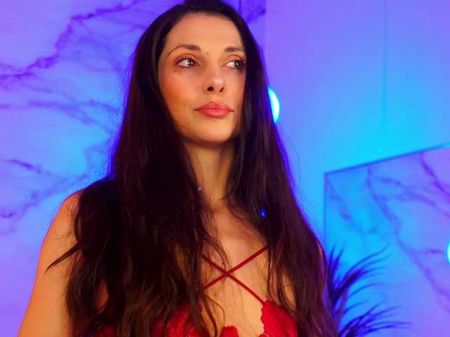 EllyLynn's BongaCams show and profile