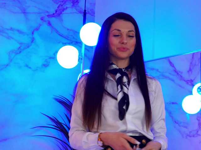 EllyLynn's BongaCams show and profile