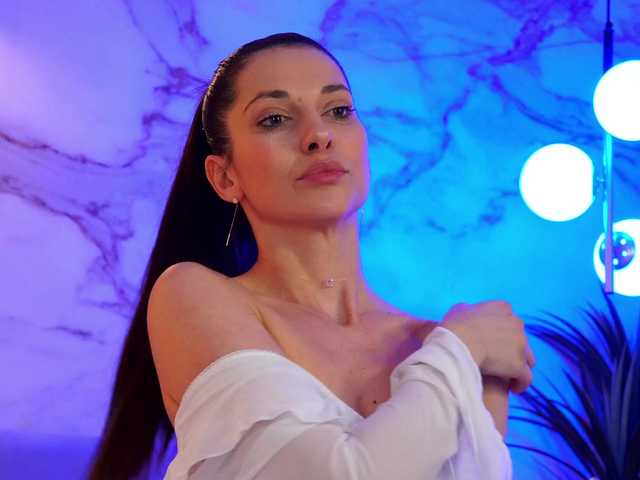 EllyLynn's BongaCams show and profile