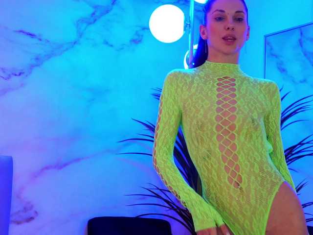 EllyLynn's BongaCams show and profile