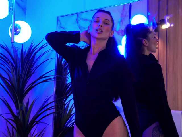 EllyLynn's BongaCams show and profile