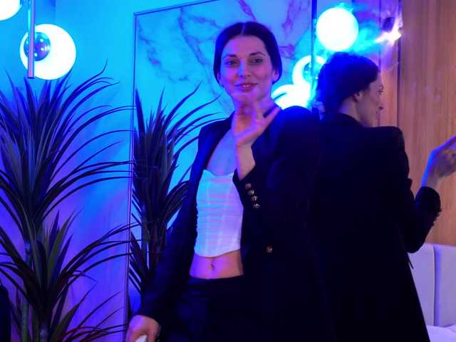 EllyLynn's BongaCams show and profile