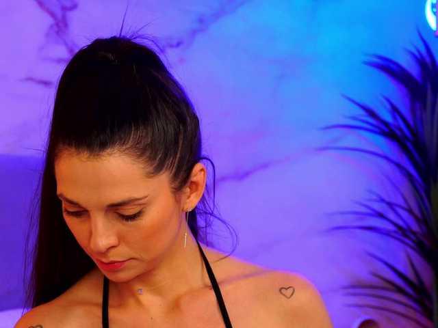 EllyLynn's BongaCams show and profile