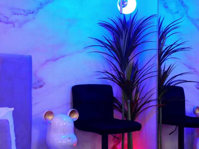 EllyLynn's BongaCams show and profile