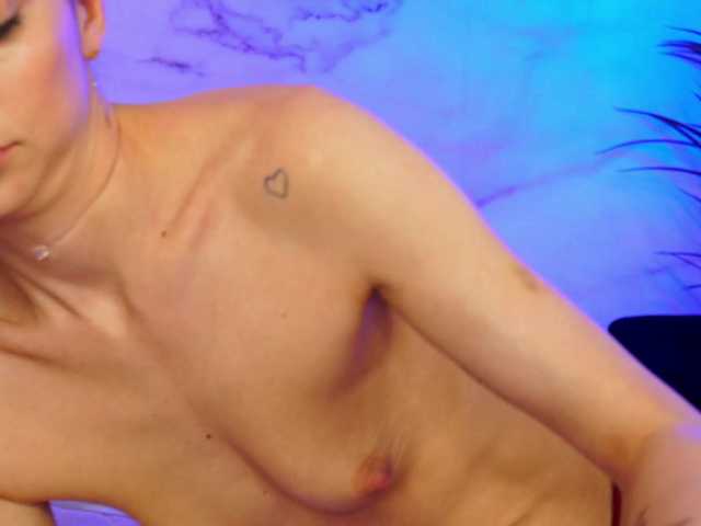 EllyLynn's BongaCams show and profile