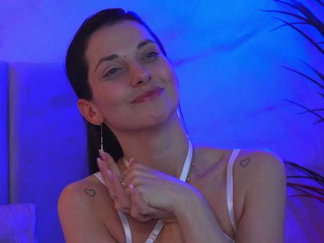 EllyLynn's BongaCams show and profile