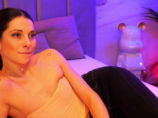 EllyLynn's BongaCams show and profile