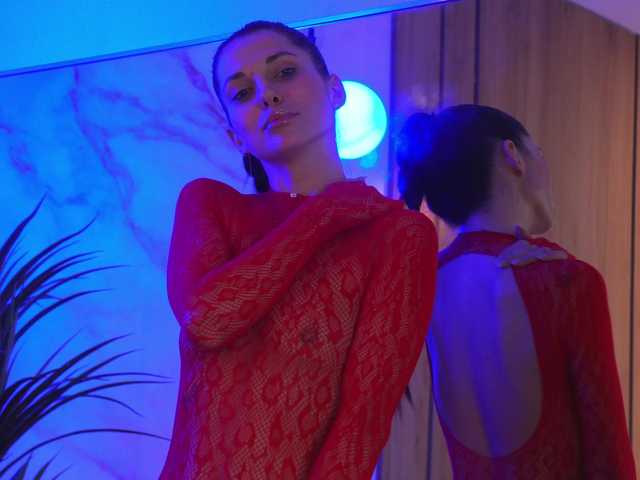 EllyLynn's BongaCams show and profile