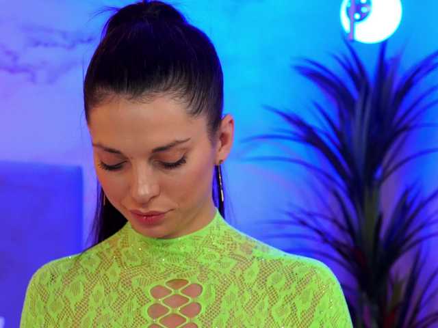 EllyLynn's BongaCams show and profile