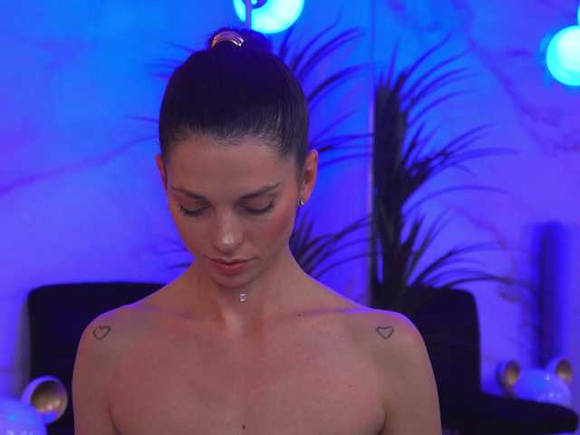 EllyLynn's BongaCams show and profile