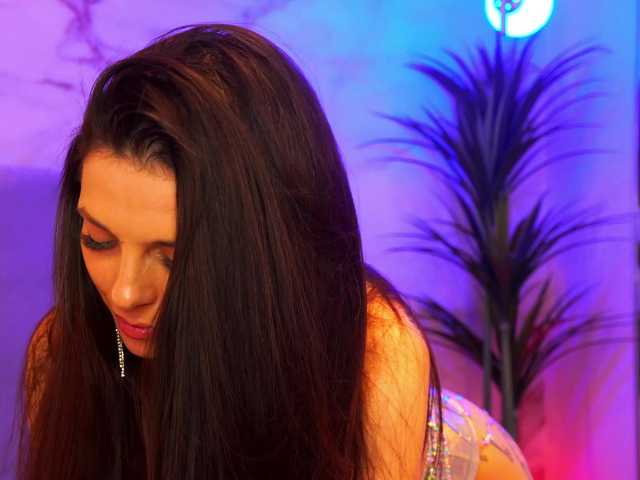 EllyLynn's BongaCams show and profile